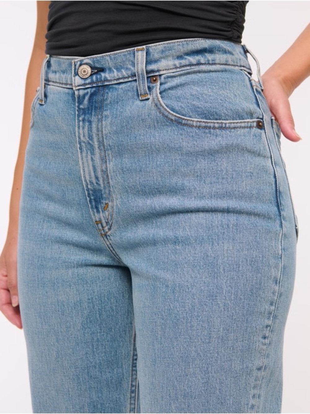 Abercrombie & Fitch| High-Rise ‘Curve Love’ Medium Blue Straight Leg Jeans Sz 28